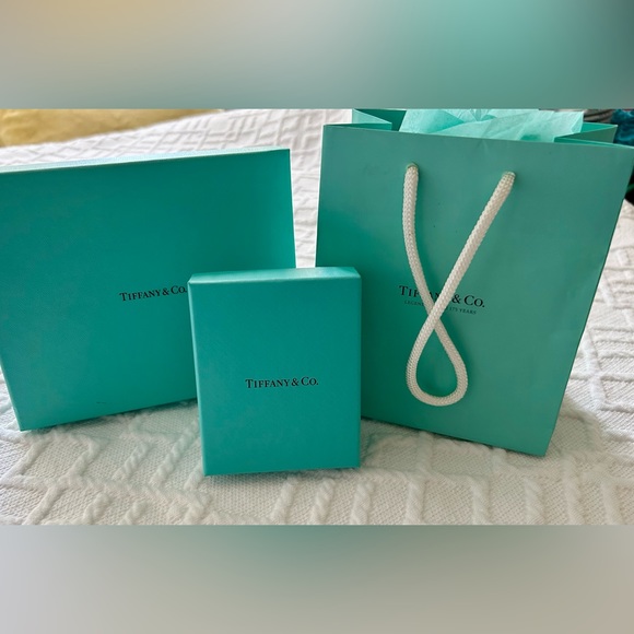 TIFFANY & CO BOXES & GIFT BAG - Picture 3 of 12